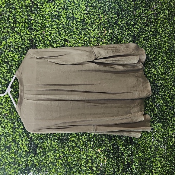 White House Black Market Light Green Princess Sleeve Silky Blouse - Size Medium - Picture 8 of 11